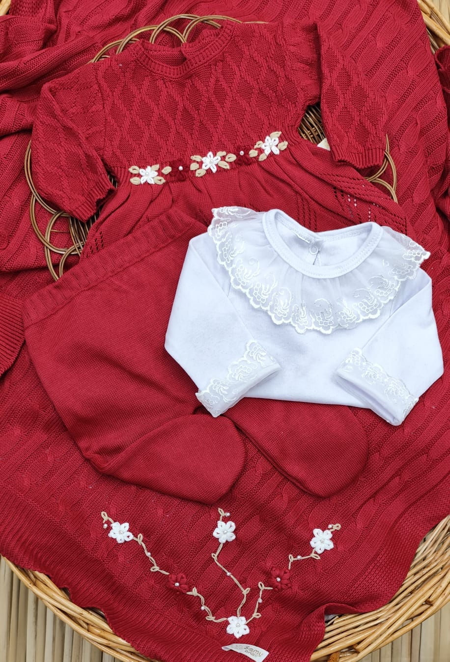 Saída Maternidade em Tricô Menina Linha Premium com Bordado Floral - Imagem 4