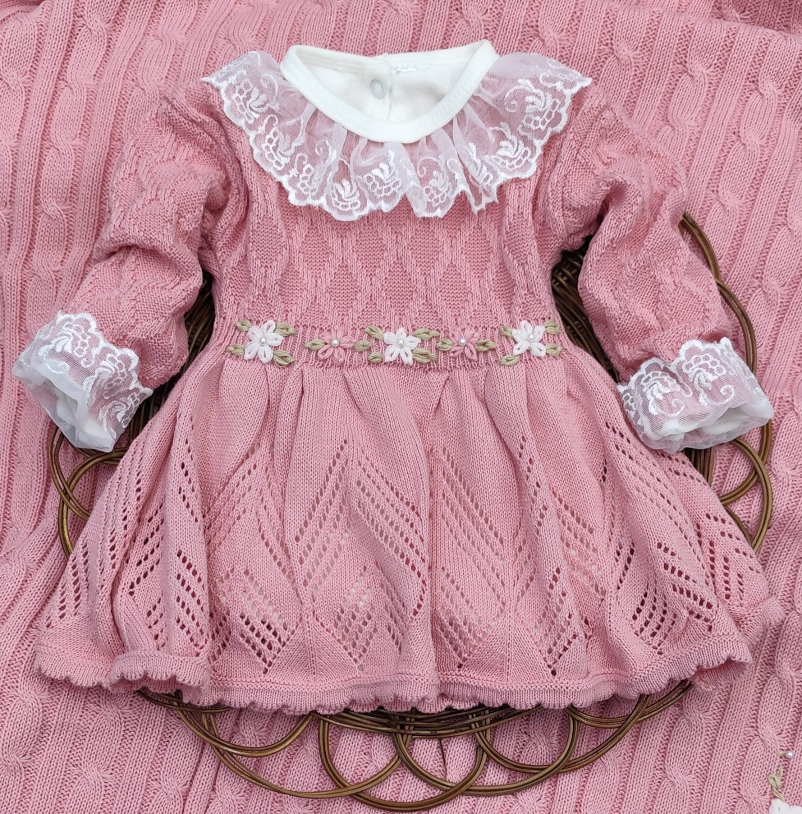 Saída Maternidade em Tricô Menina Linha Premium com Bordado Floral - Imagem 9