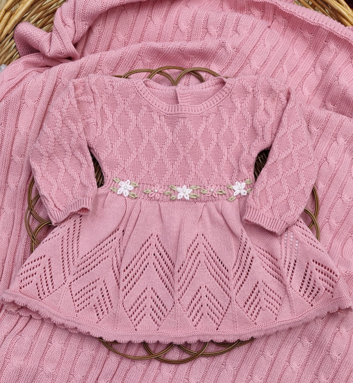 Saída Maternidade em Tricô Menina Linha Premium com Bordado Floral - Imagem 10